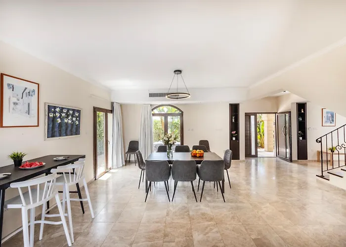 Villa Sunnyvillas: 4br Seafront Villa*private Pool*bw44 *